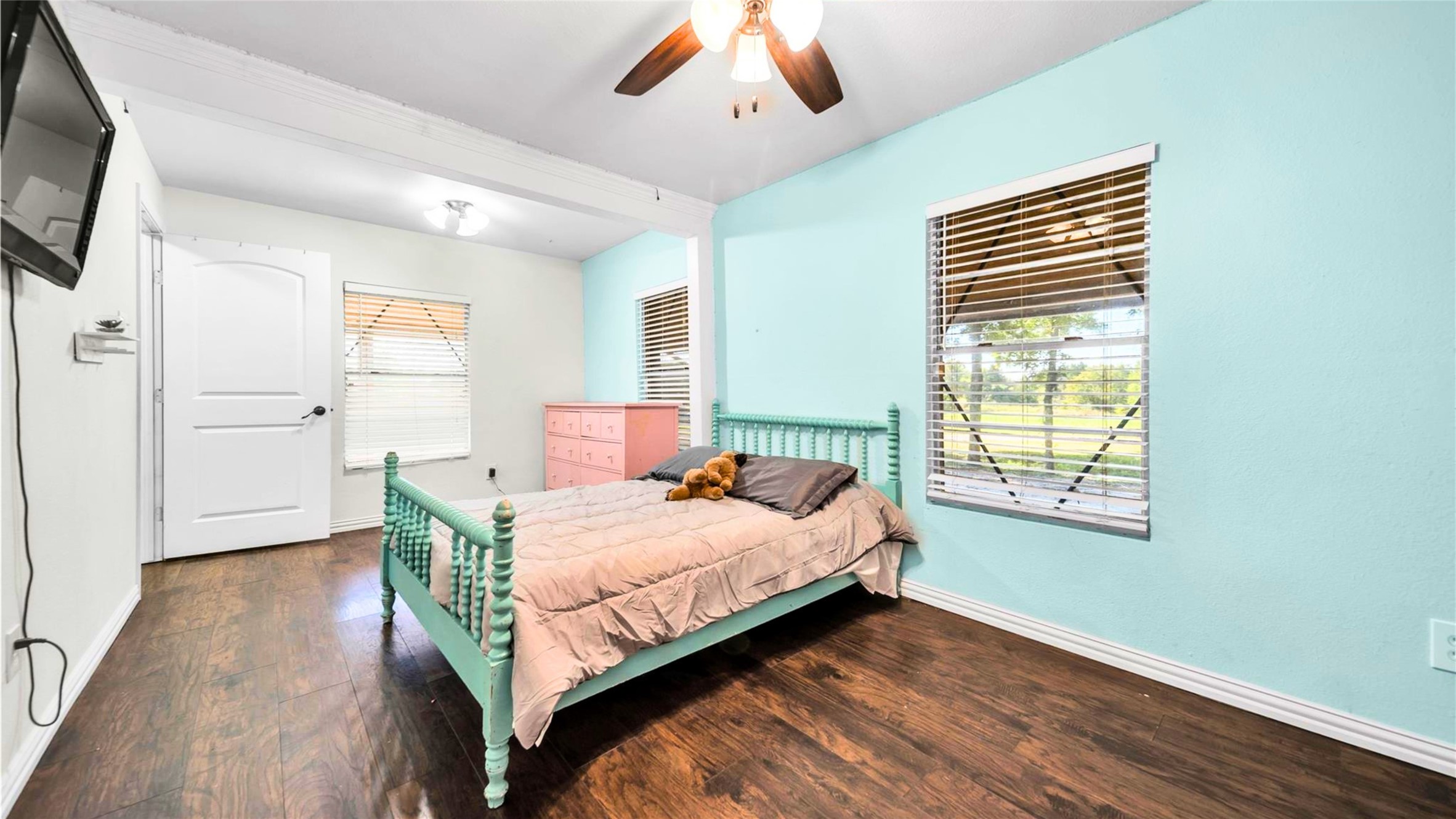 1542 W Reindeer Lancaster TX 75146