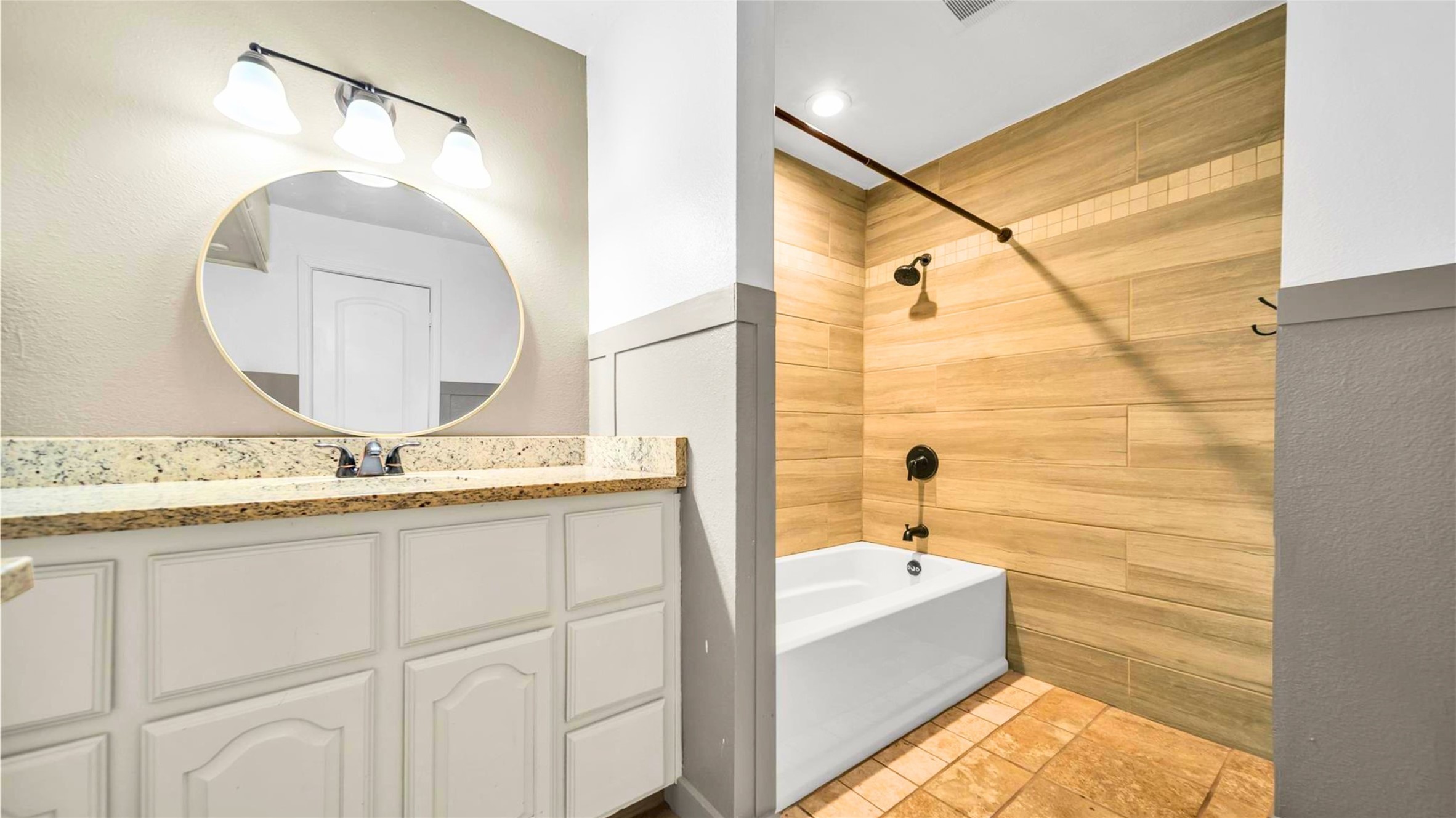 1542 W Reindeer Lancaster TX 75146
