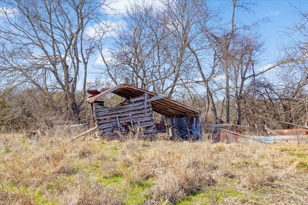 1966 County Road 2980 Windom TX 75492
