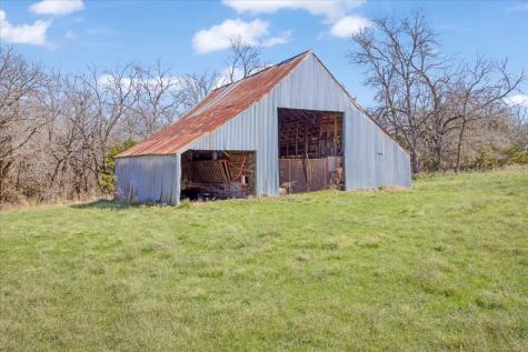 1966 County Road 2980 Windom TX 75492