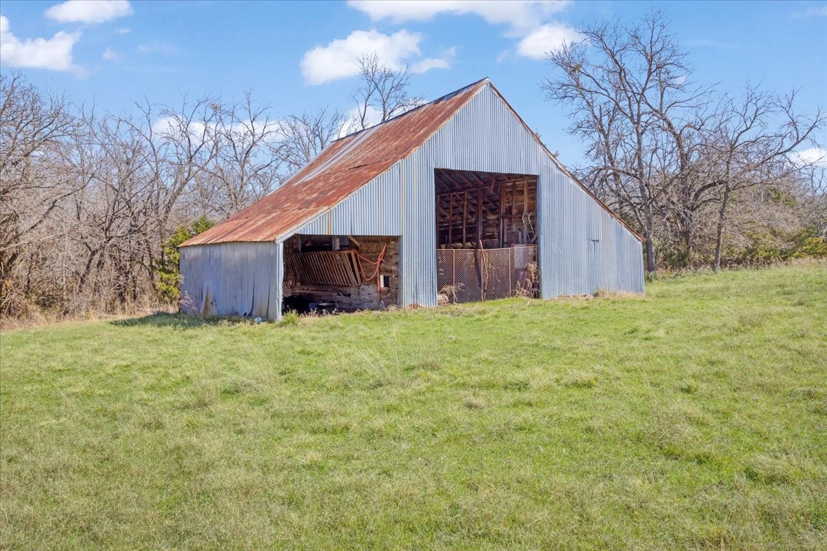 1966 County Road 2980 Windom TX 75492