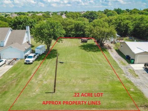 524 W Lake Street Krum TX 76249