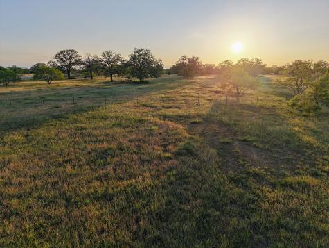638 Main Loop Waelder TX 78959