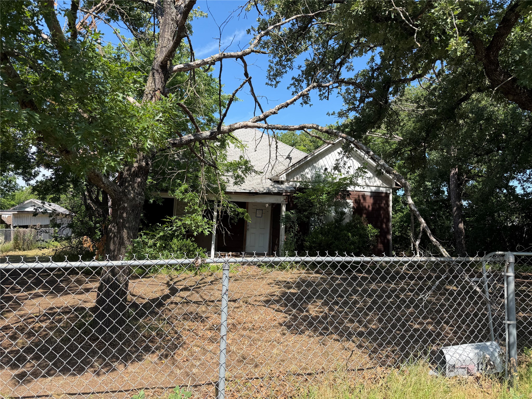 1205 N Elm Street Weatherford TX 76086