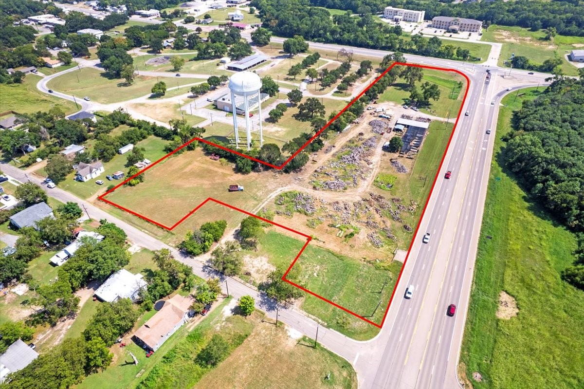604 N Tx-121 Bonham TX 75418