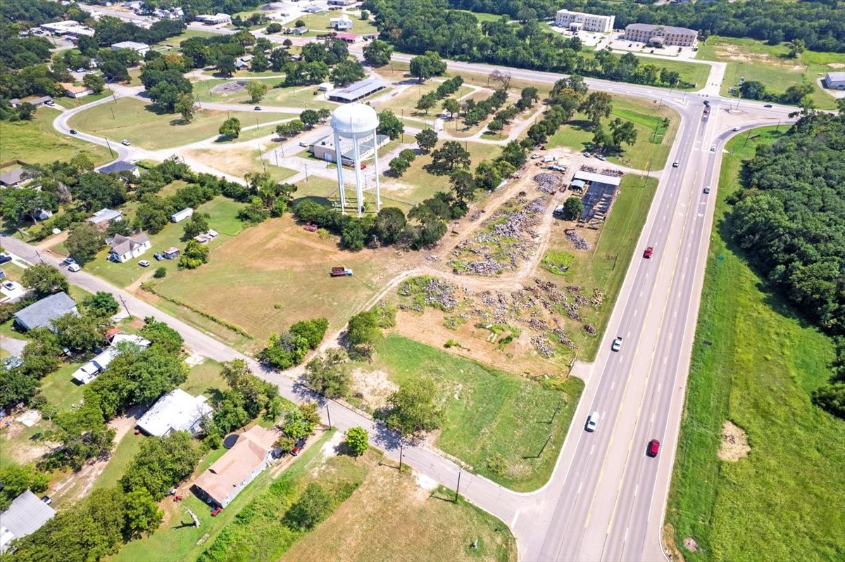 604 N Tx-121 Bonham TX 75418
