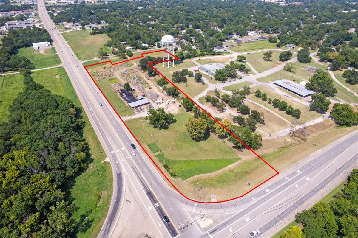 604 N Tx-121 Bonham TX 75418
