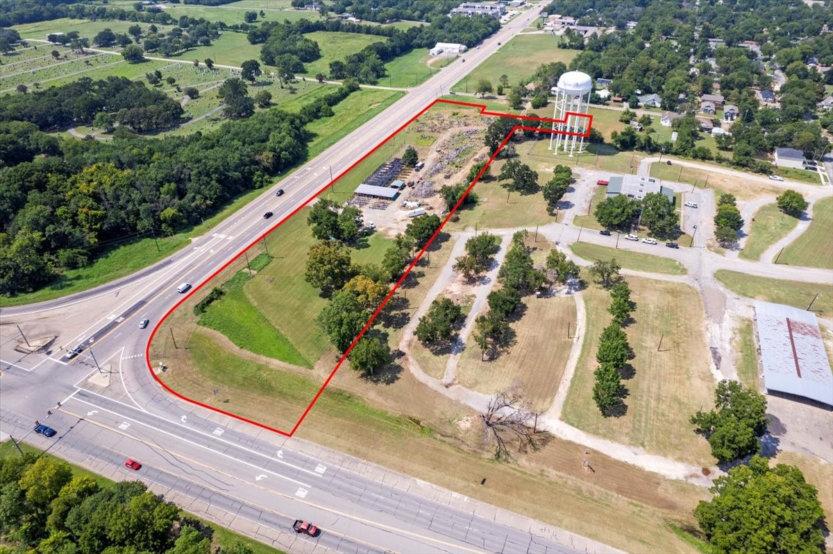 604 N Tx-121 Bonham TX 75418