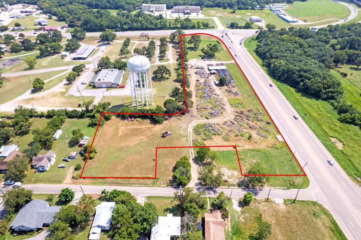 604 N Tx-121 Bonham TX 75418