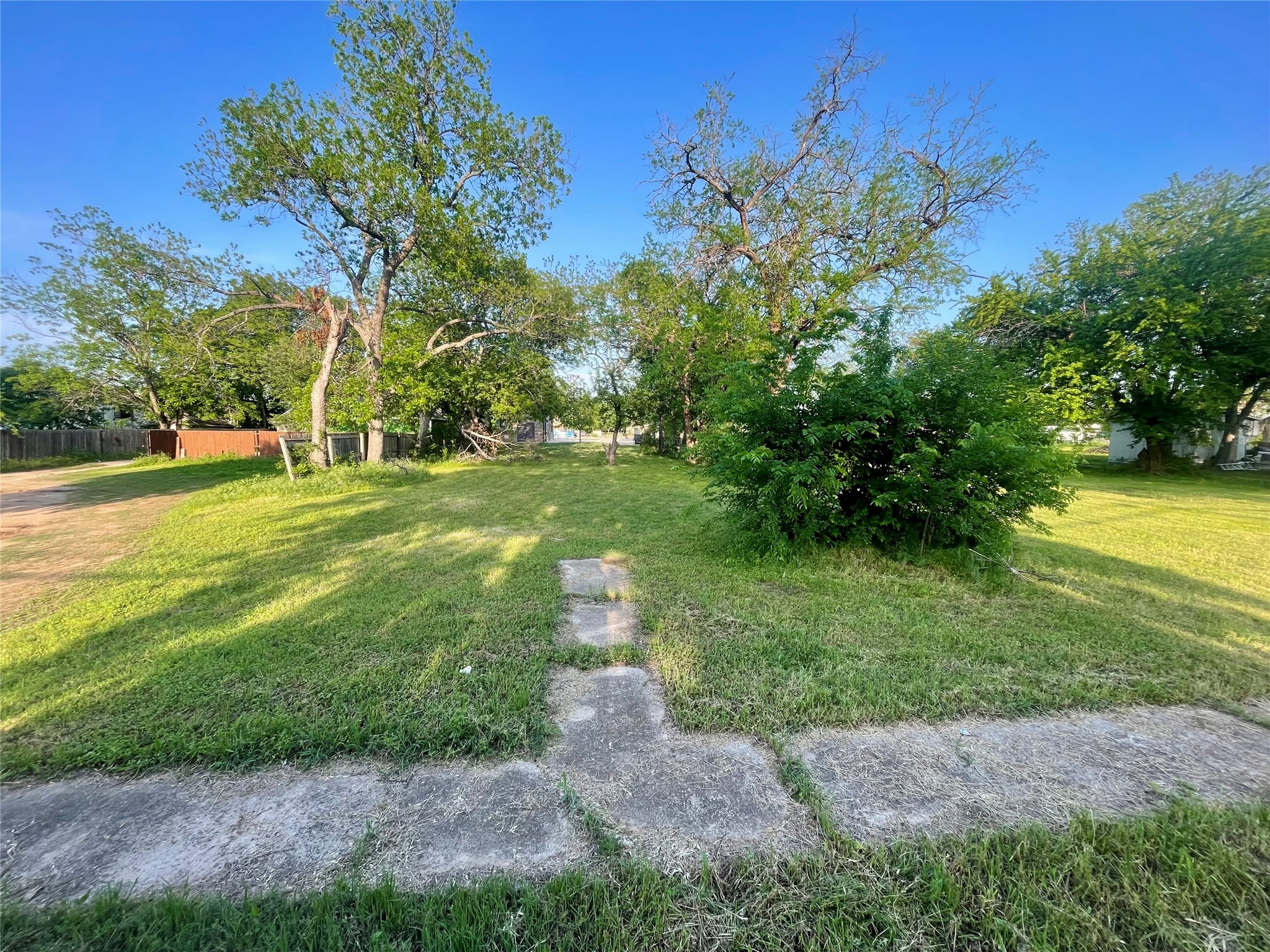 320 N Morris Street Gainesville TX 76240