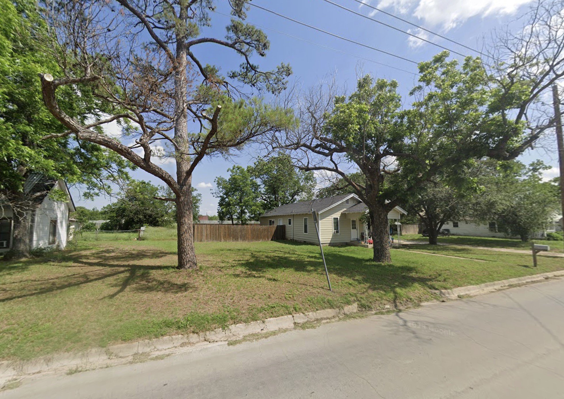 329 W Frey Stephenville TX 76401