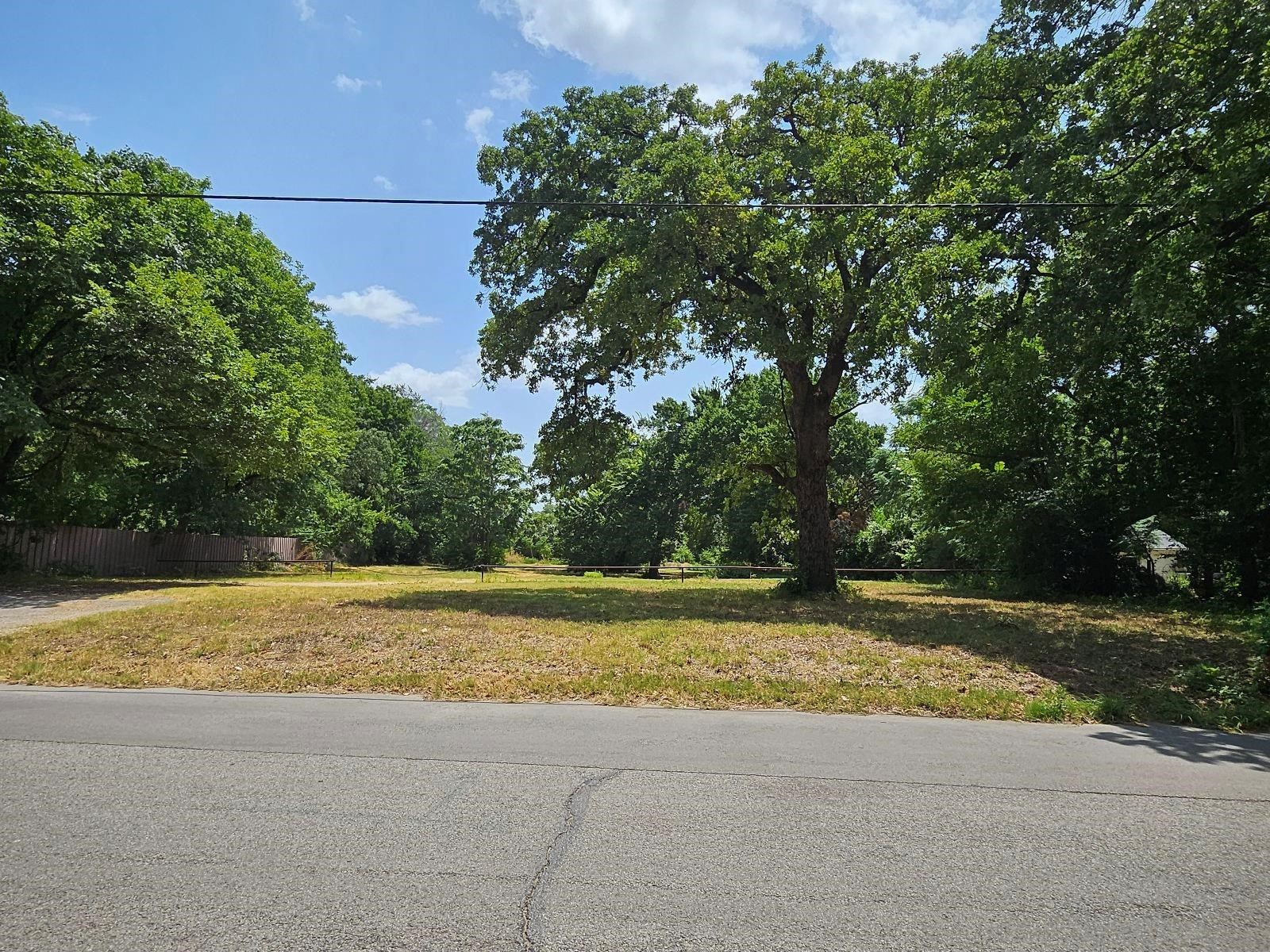 1620 Oak Knoll Drive Haltom City TX 76117