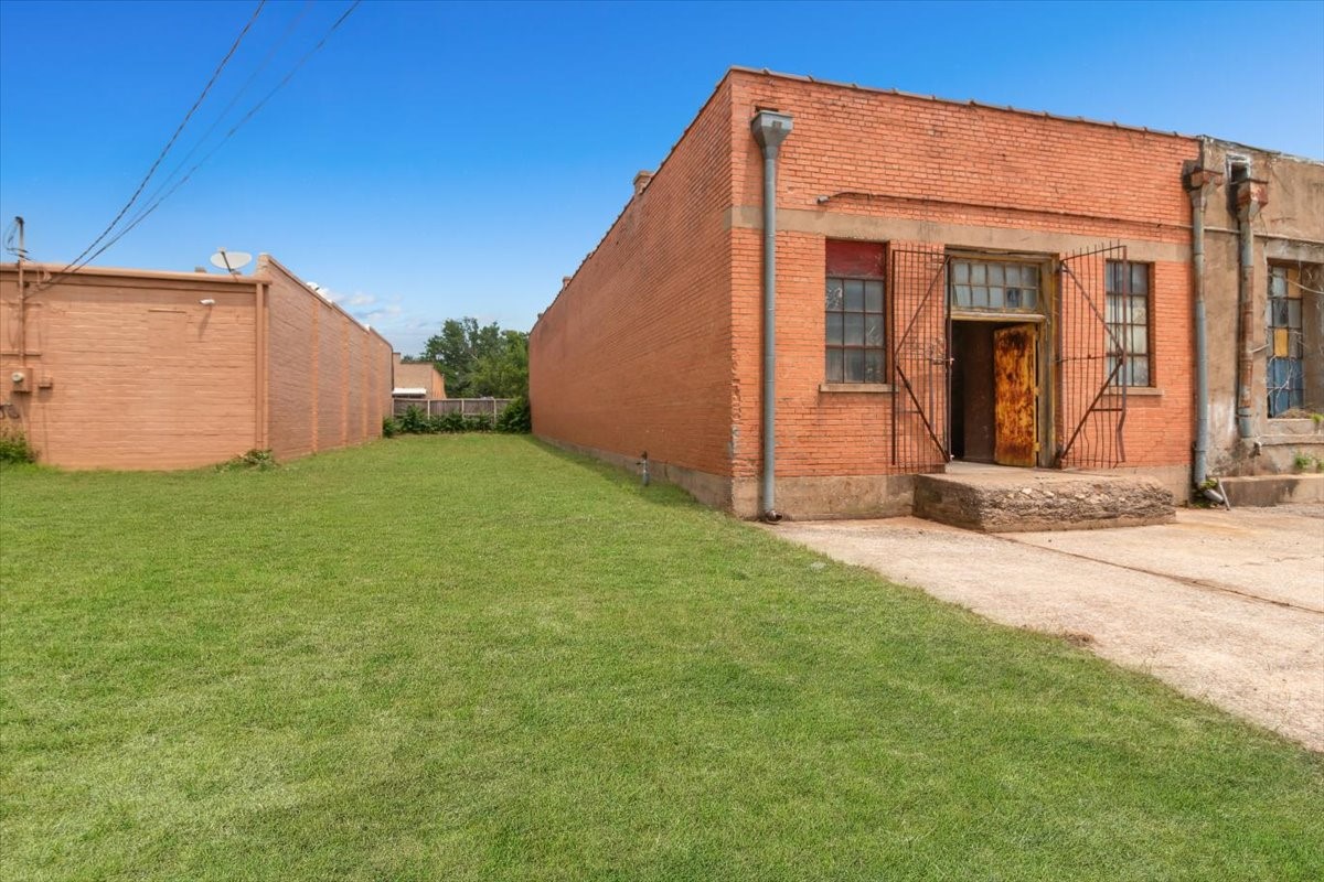 122 W Woodard Street Denison TX 75021