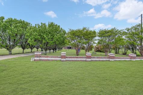 2070 County Road 377 Van Alstyne TX 75495