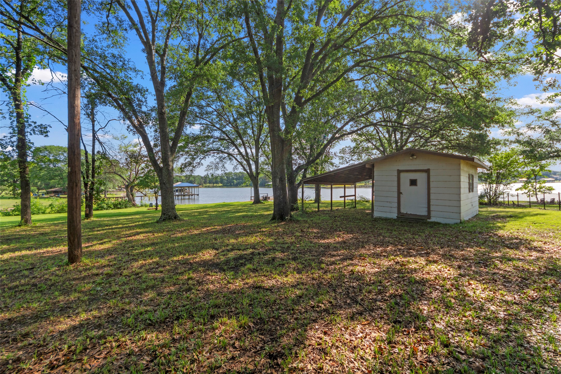 1805 Beavers Point Bonham TX 75418