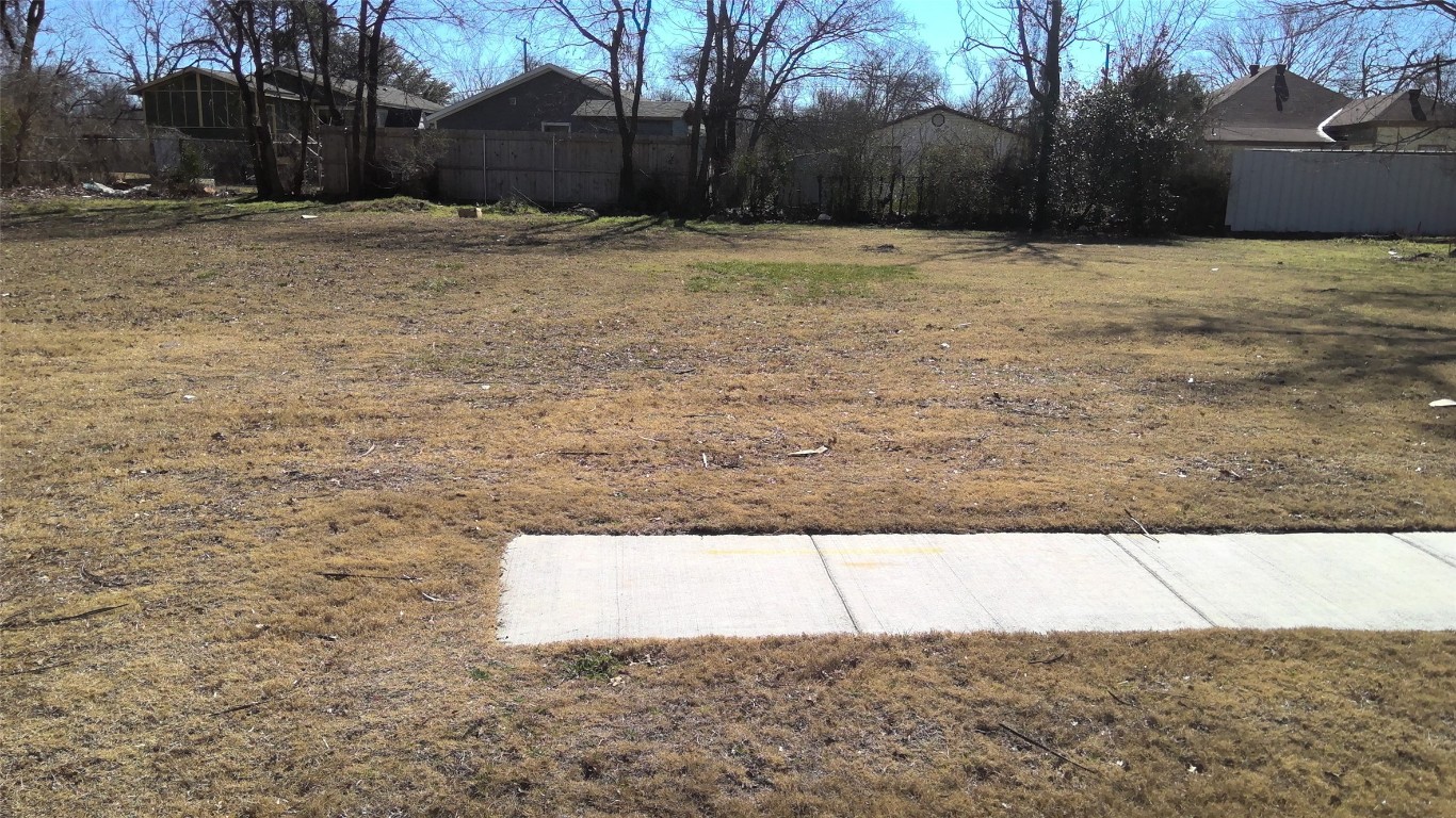 4528 Meek Street Dallas TX 75216