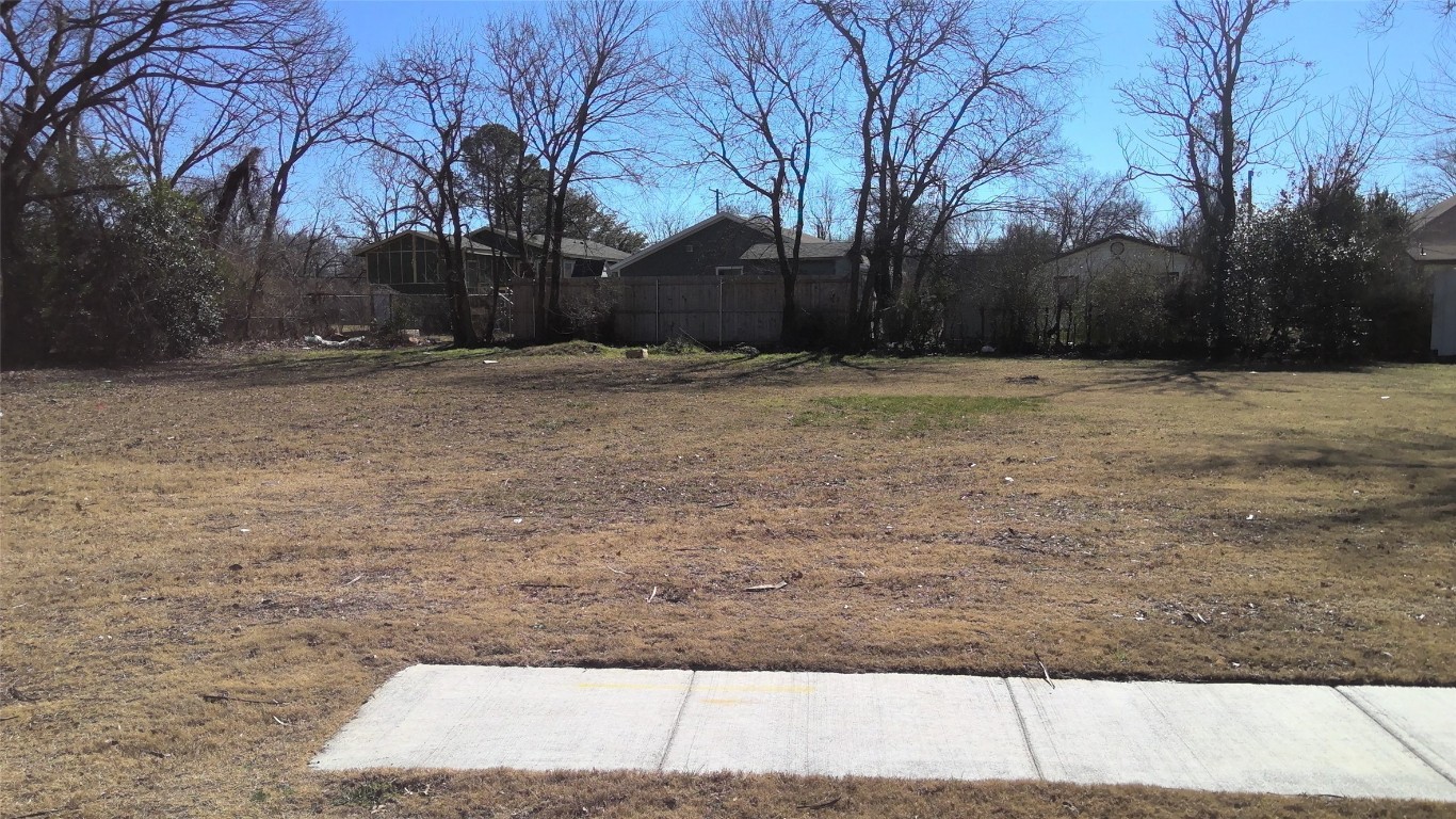 4528 Meek Street Dallas TX 75216