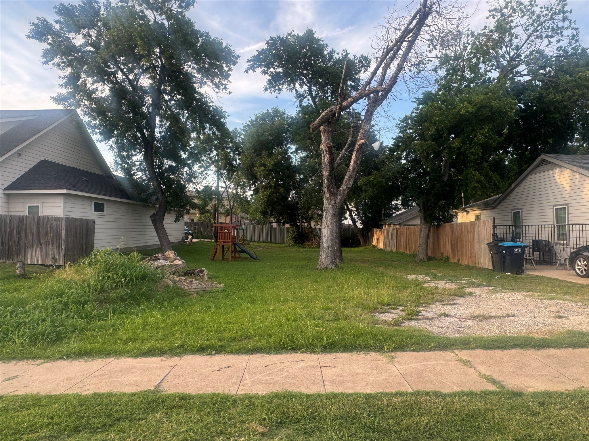 827 E Powell Avenue Fort Worth TX 76104