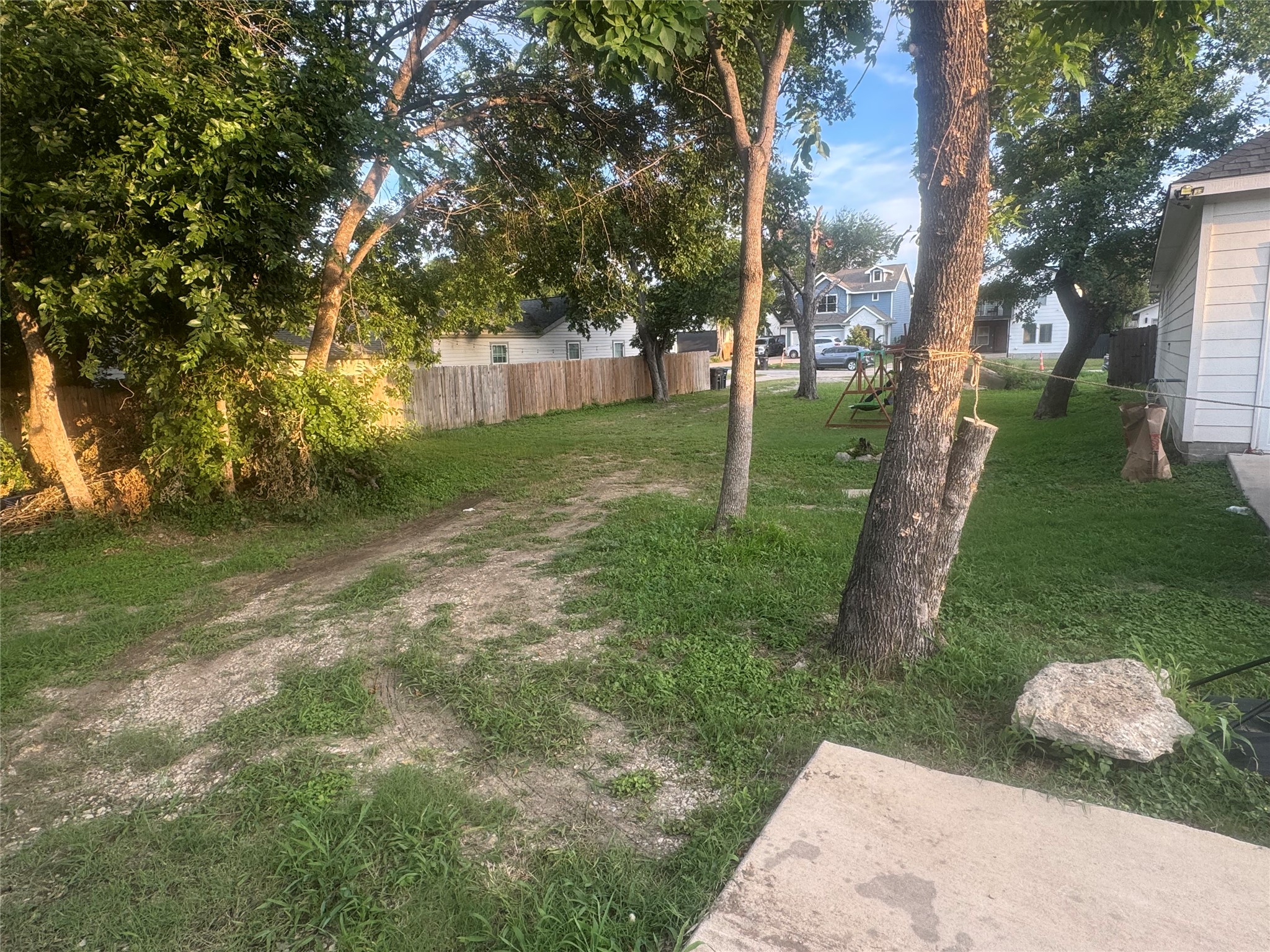 827 E Powell Avenue Fort Worth TX 76104