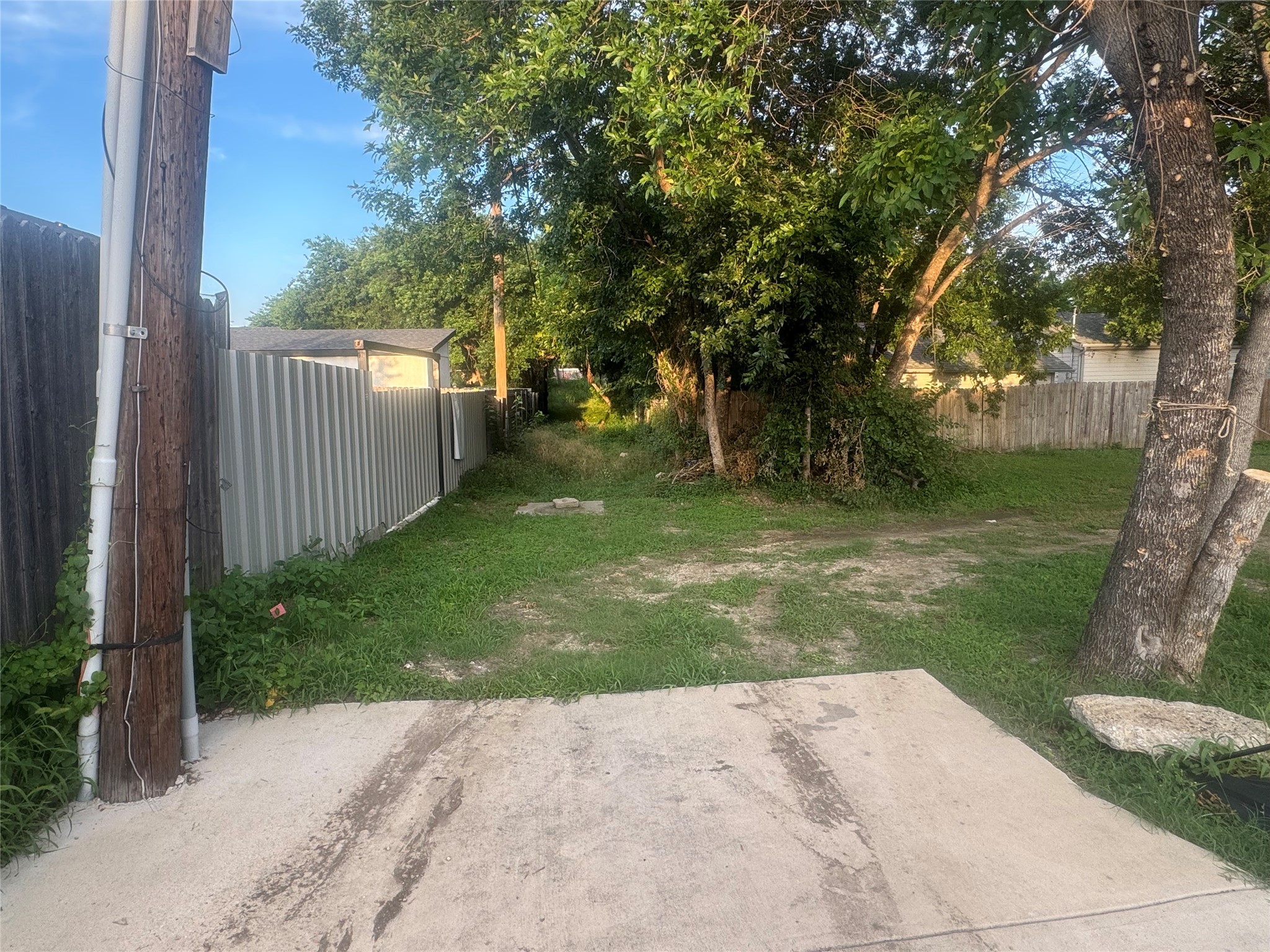 827 E Powell Avenue Fort Worth TX 76104