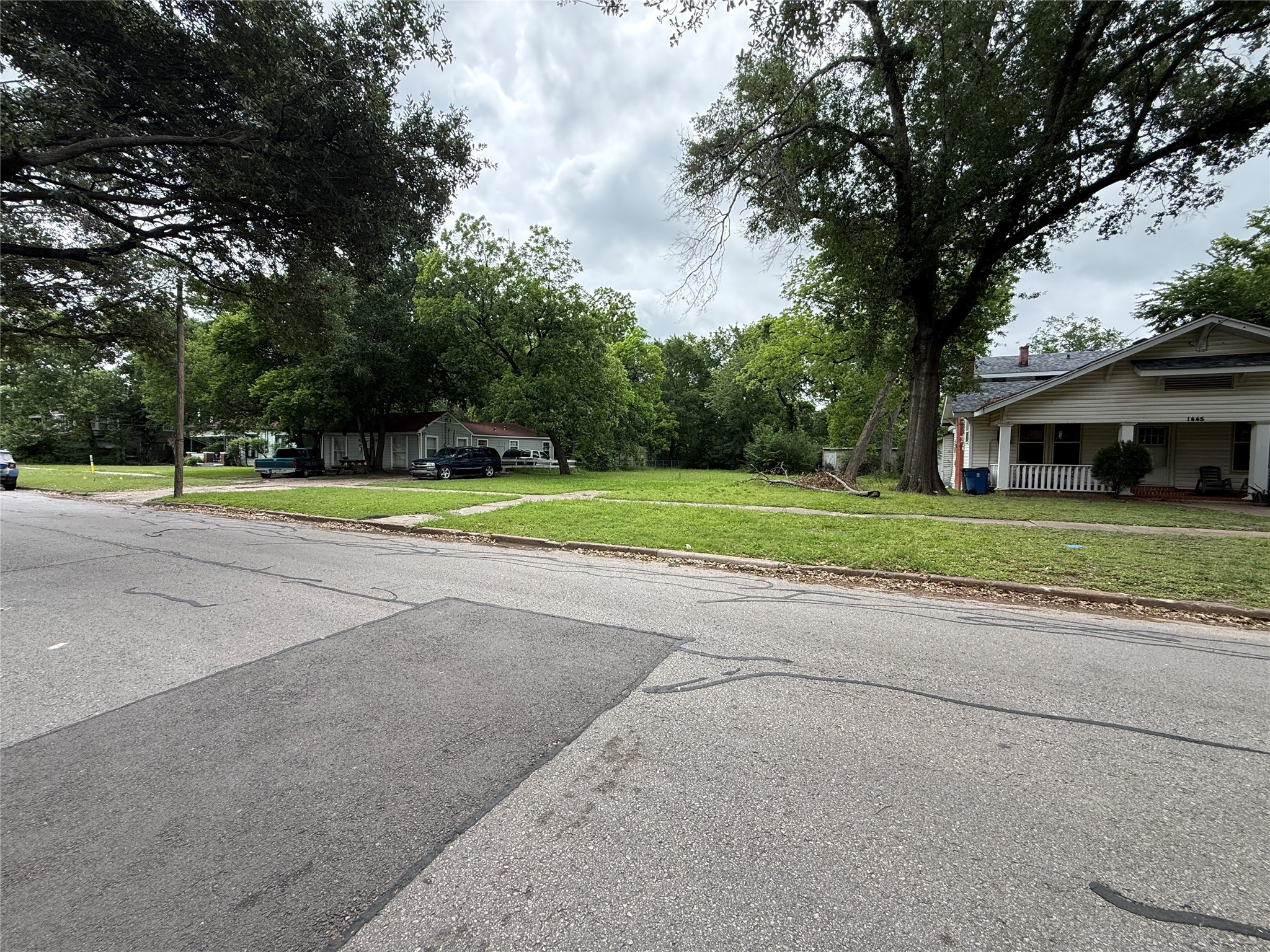 1443 W 5th Avenue Corsicana TX 75110