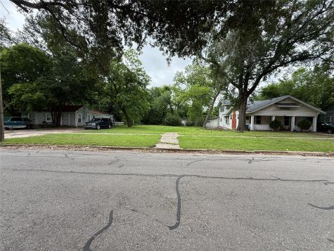 1443 W 5th Avenue Corsicana TX 75110