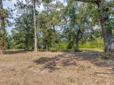1044 Cr 2060 Hardin TX 77564