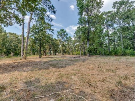 1044 Cr 2060 Hardin TX 77564