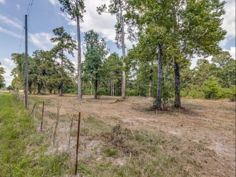 1044 Cr 2060 Hardin TX 77564