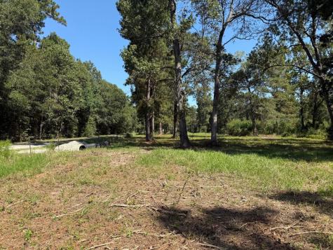 1044 Cr 2060 Hardin TX 77564