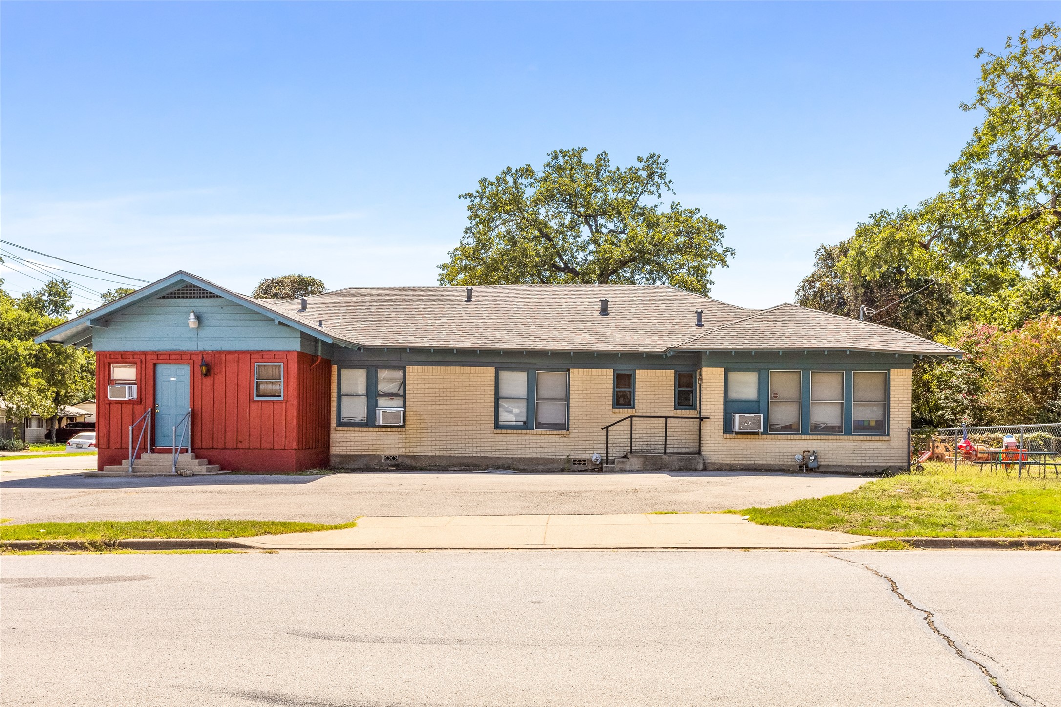 1919 & 1923 Higgins Lane Haltom City TX 76111