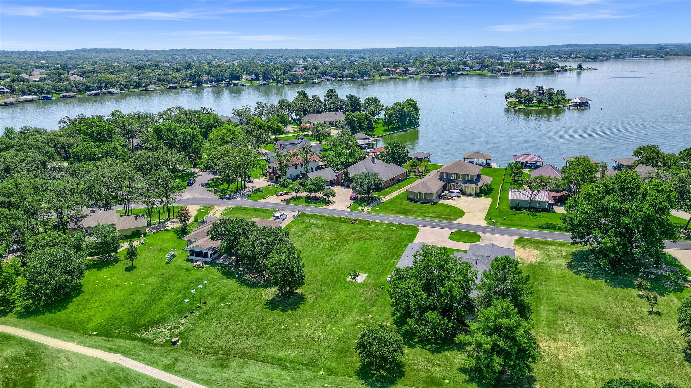 822 Kiowa Drive W Lake Kiowa TX 76240