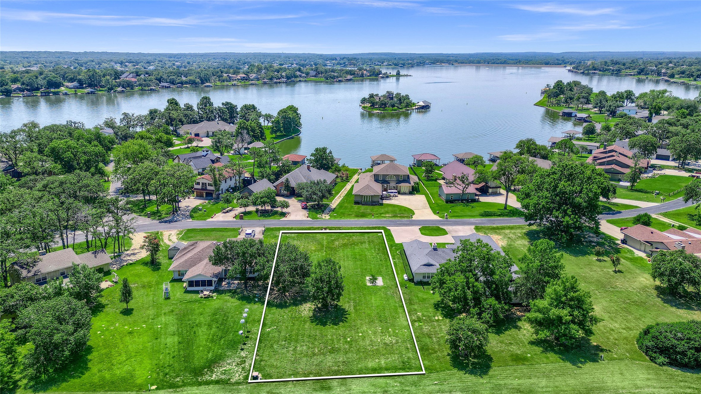 822 Kiowa Drive W Lake Kiowa TX 76240