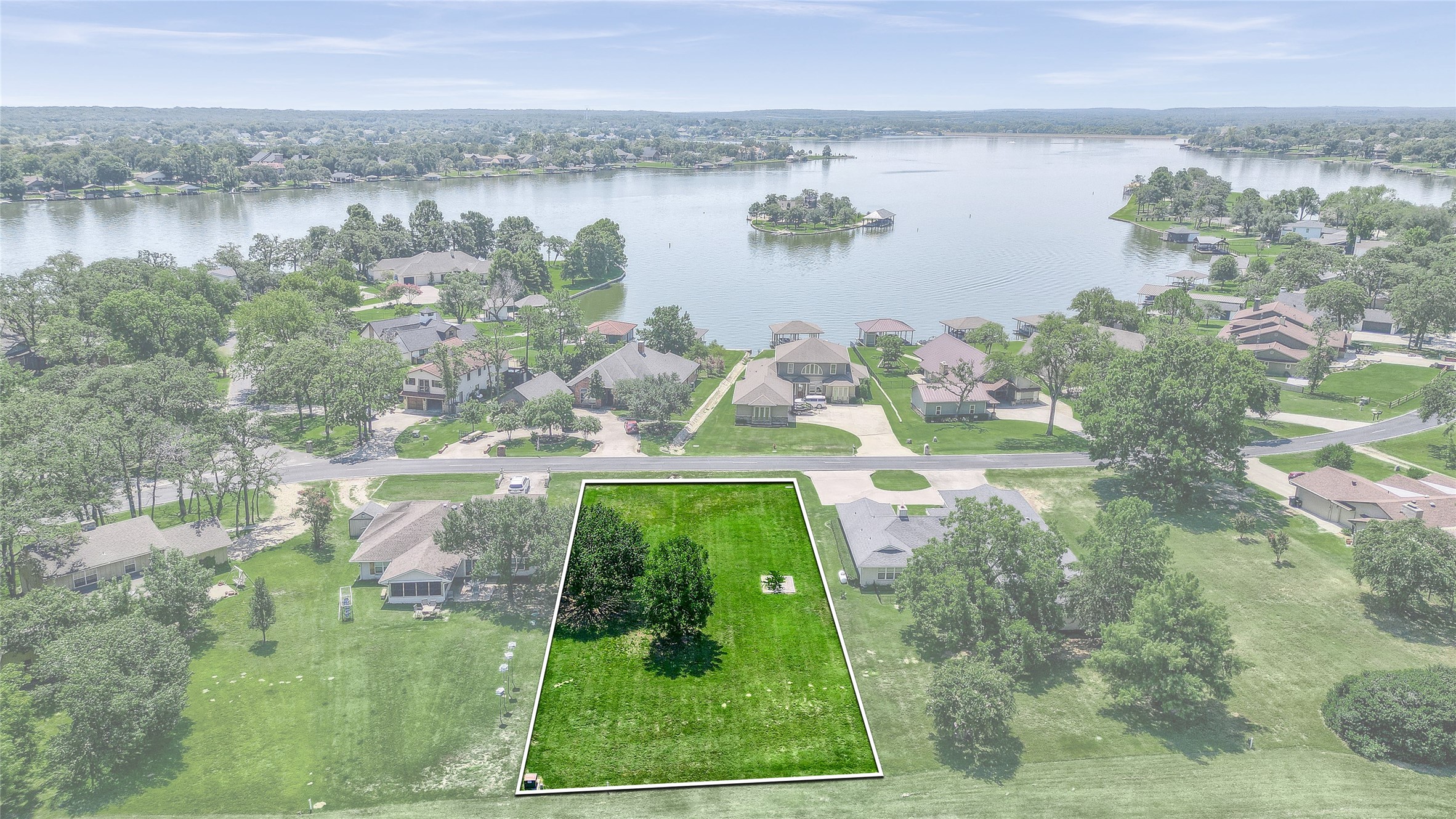822 Kiowa Drive W Lake Kiowa TX 76240