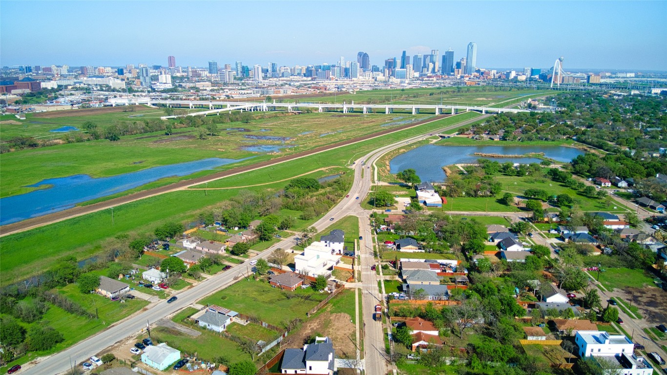 1607 Bayside Street Dallas TX 75212