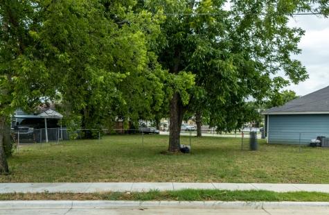 1622 E Elmore Avenue Dallas TX 75216