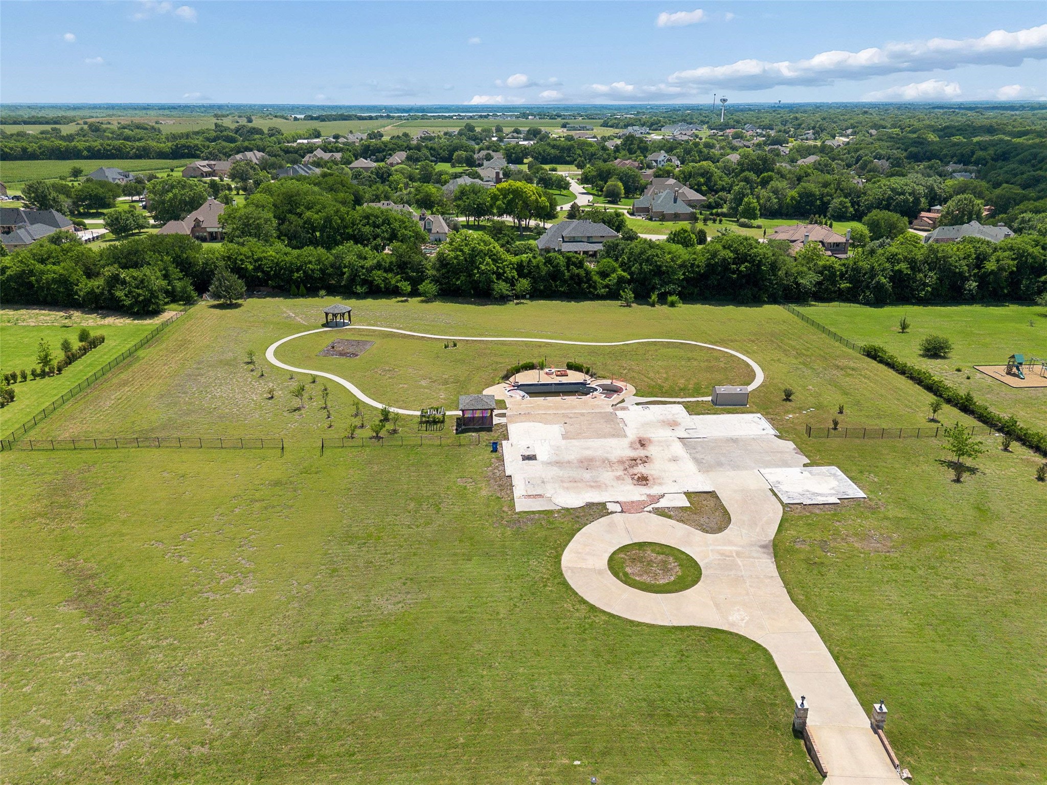 2400 Whispering Acres Lane Lucas TX 75002
