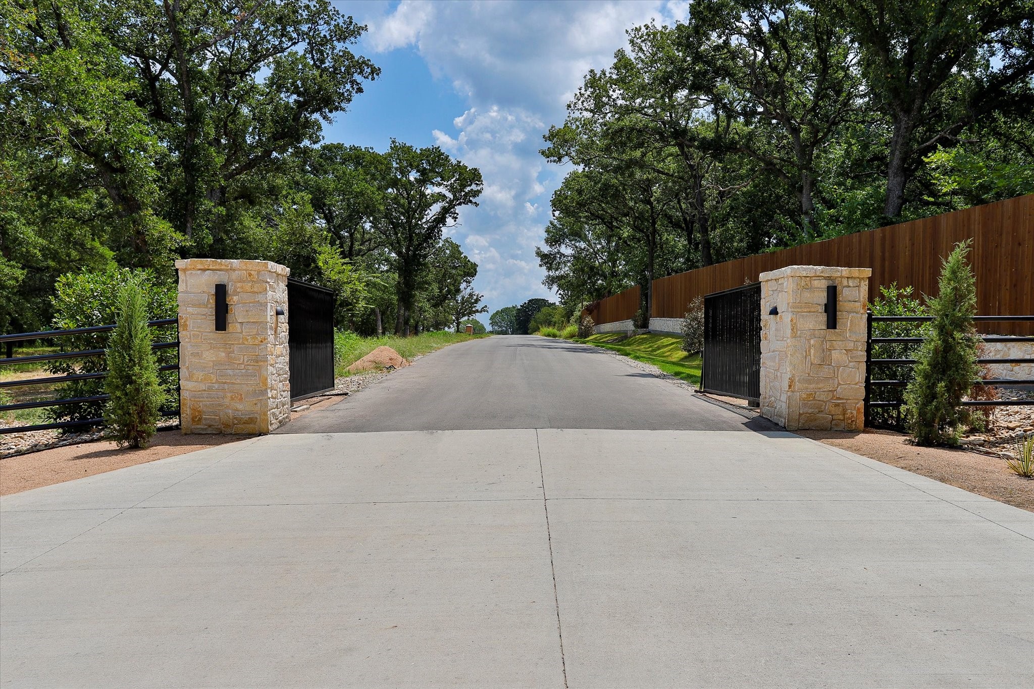 2001 Meadow Bend Court Aledo TX 76008