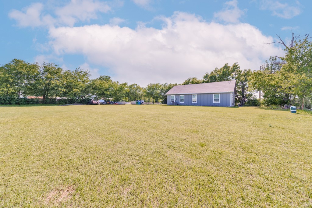 709 W Live Oak Alvord TX 76225