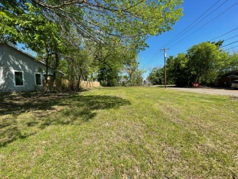 1011 E Houston Street Paris TX 75460