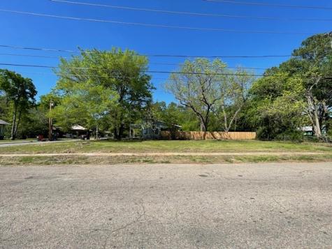 1011 E Houston Street Paris TX 75460