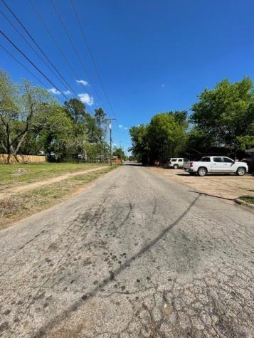 1011 E Houston Street Paris TX 75460