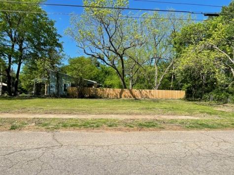 1011 E Houston Street Paris TX 75460