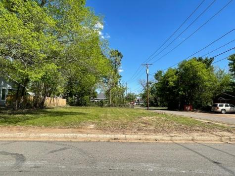 1011 E Houston Street Paris TX 75460