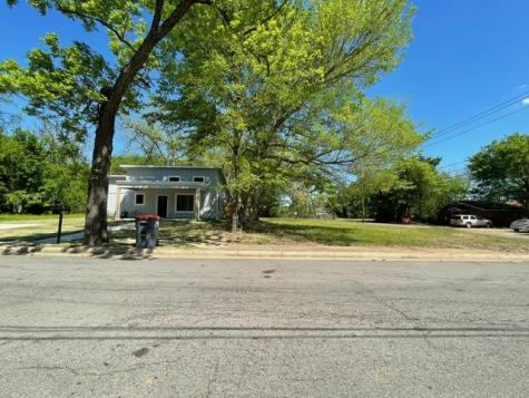 1011 E Houston Street Paris TX 75460