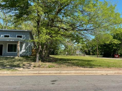 1011 E Houston Street Paris TX 75460