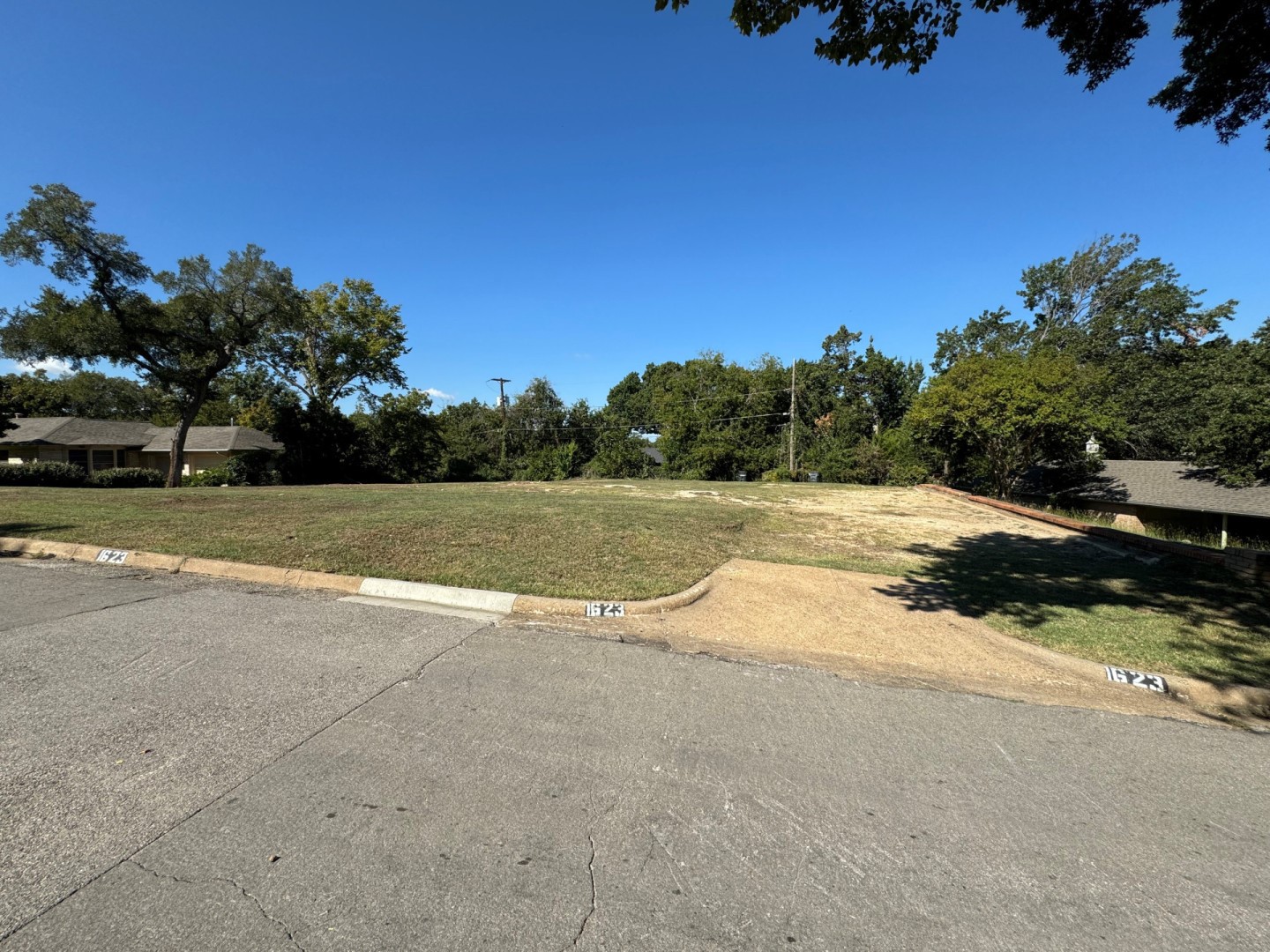 1623 Oak Knoll Street Dallas TX 75208