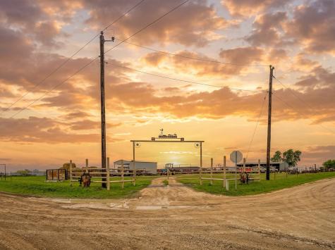 1010 County Road 382 Era TX 76238