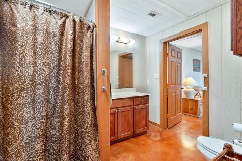 1010 County Road 382 Era TX 76238