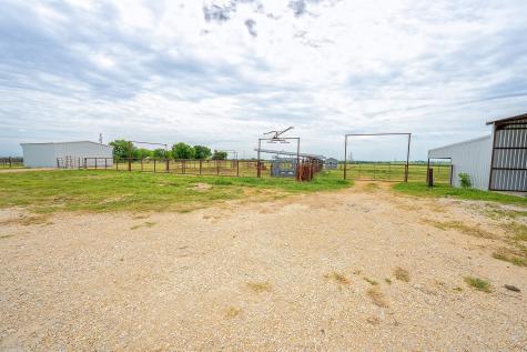 1010 County Road 382 Era TX 76238